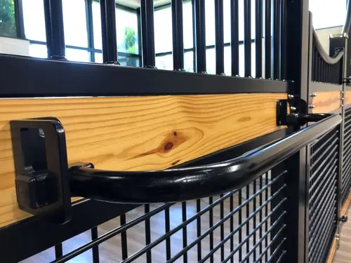 LEE-Fold-Down Blanket Bar-BlanketBarUp2_WebNew.webp